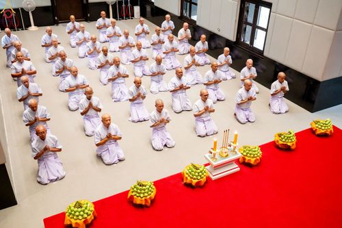 ภาพ No.350775:วันที่ 19 กันยายน พ.ศ.2569 พิธีบรรพชาอุปสมบท โครงการอุปสมบทหมู่บูชาธรรม ครบรอบ 109 ปี วันครูผู้ค้นพบวิชชาธรรมกาย ณ โบสถ์พระไตรปิฏก วัดพระธรรมกาย