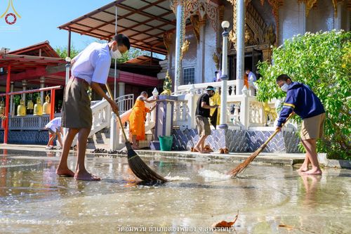 ภาพ No.69182:พระธรรมยาตรา ปฏิบัติศาสนกิจ ทำนุบำรุงศาสนสถาน, สวดธรรมจักร, ปฏิบัติธรรม ร่วมกับชุมชน,นักเรียนเด็กดีวีสตาร์ และร่วมพิธีทอดผ้าป่าบำรุงศาสนสถาน ในโครงการธรรมยาตรากตัญญูบูชา มหาปูชนียาจารย์ พระมงคลเทพมุนี(สด จนฺทสโร) พระผู้ปราบมาร อนุสรณ์สถาน 7 แห่ง ปีที่ 11