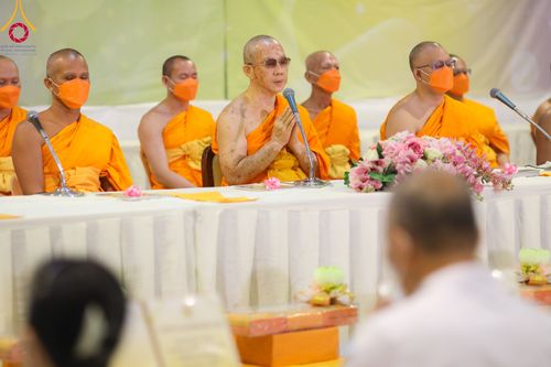 ภาพ No.105999:พิธีถวายภัตตาหารเป็นสังฆทาน แด่คณะพระธรรมยาตราฯ ในโครงการธรรมยาตรากตัญญูบูชา มหาปูชนียาจารย์ พระมงคลเทพมุนี(สด จนฺทสโร) พระผู้ปราบมาร อนุสรณ์สถาน 7 แห่ง ปีที่ 12 วันที่ 3 มกราคม พ.ศ. 2567 ณ อนุสรณ์สถานโลตัสแลนด์ จ.สุพรรณบุรี