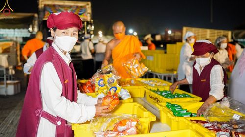 ภาพ No.73736:พิธีถวายภัตตาหารเป็นสังฆทาน แด่คณะพระธรรมยาตราฯ ในโครงการธรรมยาตรากตัญญูบูชา มหาปูชนียาจารย์ พระมงคลเทพมุนี(สด จนฺทสโร) พระผู้ปราบมาร อนุสรณ์สถาน 7 แห่ง ปีที่ 11 วันที่ 22 มกราคม พ.ศ. 2566