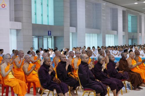 ภาพ No.331216:วันวิสาขบูชา อาทิตย์ที่ 31 พฤษภาคม พ.ศ.2569 พิธีปฏิบัติธรรม ณ ห้องแก้วสารพัดนึก 1  วัดพระธรรมกาย จังหวัดปทุมธานี