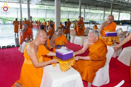 ภาพ No.316448:วันอาทิตย์ที่ 29 มีนาคม พ.ศ. 2569 พิธีทอดผ้าบังสุกุลและพิธีชำระร่าง โยมพ่อณรงค์ จินตมากุล  สิริอายุ 99 ปี 11 เดือน โยมบิดา พระครูปลัดรัตนวีรวัฒน์ (รังสฤษดิ์ อิทฺธิจินตโก) ที่ปรึกษาเจ้าคณะจังหวัดปทุมธานี เจ้าอาวาสวัดพระธรรมกาย  ณ ฌาปนสถานชั่วคราว ทางเข้า 