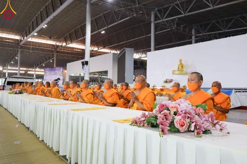 ภาพ No.105385:พิธีถวายภัตตาหารเป็นสังฆทาน แด่คณะพระธรรมยาตราฯ ในโครงการธรรมยาตรากตัญญูบูชา มหาปูชนียาจารย์ พระมงคลเทพมุนี(สด จนฺทสโร) พระผู้ปราบมาร อนุสรณ์สถาน 7 แห่ง ปีที่ 12 วันที่ 2 มกราคม พ.ศ. 2567 ณ สภาธรรมกายสากล วัดพระธรรมกาย