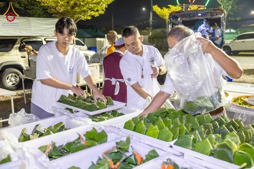 ภาพ No.295447:วันที่ 16 มกราคม พ.ศ. 2569 พิธีถวายภัตตาหารเป็นสังฆทาน แด่พระธรรมยาตรา ณ วัดโบสถ์บน ต.บางคูเวียง จ.นนทบุรี อนุสรณ์สถานลำดับที่ 4 สถานที่เกิดด้วยกายธรรม ในโครงการธรรมยาตรา กตัญญูบูชา มหาปูชนียาจารย์ พระมงคลเทพมุนี(สด จนฺทสโร) พระผู้ปราบมาร อนุสรณ์สถาน 7 แ