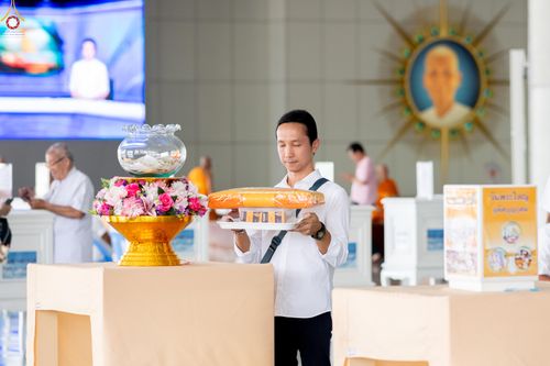 ภาพ No.328773:วันเสาร์ที่ 16 พฤษภาคม พ.ศ.2569 พิธีบุพเปตพลี ครั้งที่ 183 ร่วมอุทิศบุญแด่หมู่ญาติที่ล่วงลับไปแล้ว และสืบทอดอายุพระพุทธศาสนา ณ หอฉันคุณยายอาจารย์ฯ  วัดพระธรรมกาย