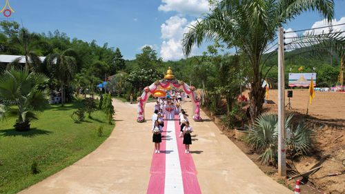 ภาพ No.331644:วันพุธที่ ๓ มิถุนายน พ.ศ.๒๕๖๙ พิธีทอดผ้าป่า ปฏิบัติธรรมกลั่นแผ่นดิน พิธีโปรยรัตนชาติ  และ พิธีตอกเสาเข็ม มงคลต้นแรก สถาปนา "องค์พระเจดีย์เพื่อสร้างสันติภาพโลก"  องค์แรก ครั้งแรกของลำปาง ประตูสู่ภาคเหนือ  ณ ศูนย์ปฏิบัติธรรมเถินเทิดธรรม อ.เถิน จ.ลำปาง