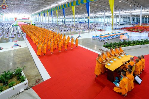 ภาพ No.65382:พิธีรับมอบต้นสมบัติจักรพรรดิ เพื่องานเผยแผ่พระพุทธศาสนาวิชชาธรรมกายไปทั่วโลก แด่ศูนย์ส่งเสริมศีลธรรมทั่วโลก 221 แห่ง ในวันอาทิตย์ต้นเดือนที่ 4 ธันวาคม พ.ศ. 2565 ณ วัดพระธรรมกาย จ.ปทุมธานี