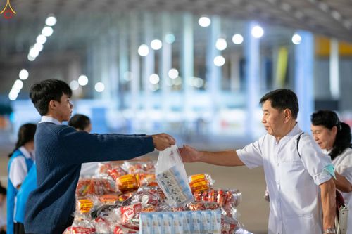 ภาพ No.345301:วันพฤหัสบดีที่ 27 สิงหาคม พ.ศ.2569 พิธีตักบาตรในวันธรรมชัย ณ สภาธรรมกายสากล วัดพระธรรมกาย ปทุมธานี