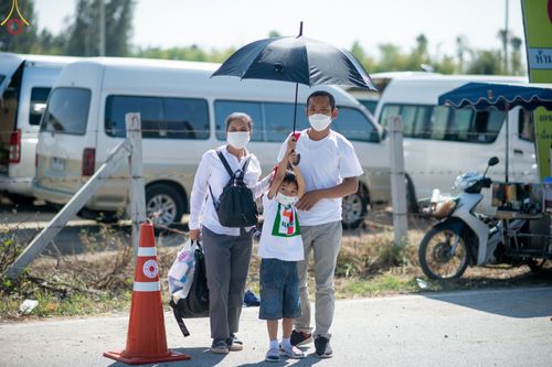ภาพ No.69415:พิธีจุดประทีปถวายเป็นพุทธบูชา และบูชาธรรมมหาปูชนียาจารย์ ในโครงการธรรมยาตรากตัญญูบูชา มหาปูชนียาจารย์ พระมงคลเทพมุนี(สด จนฺทสโร) พระผู้ปราบมาร ปีที่ 11 ณ อนุสรณ์สถานมหาวิหารพระมงคลเทพมุนี อ.สองพี่น้อง จ.สุพรรณบุรี