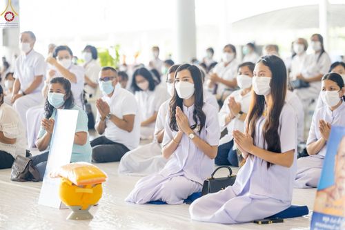 ภาพ No.63867:พิธีขอขมาและมอบผ้าไตรแด่นาคธรรมทายาท โครงการอุปสมบทบูชาธรรมมหาปูชนียาจารย์ วันอาทิตย์ที่ 20 พฤศจิกายน พ.ศ. 2565