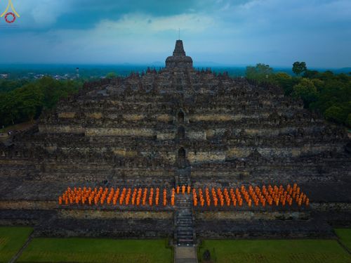 ภาพ No.68576:พระภิกษุสามเณรธรรมทายาท ปฎิบัติธรรม ณ มหาเจดีย์บรมพุทโธ ประเทศอินโดนีเซีย วันที่ 26 ธันวาคม พ.ศ. 2565