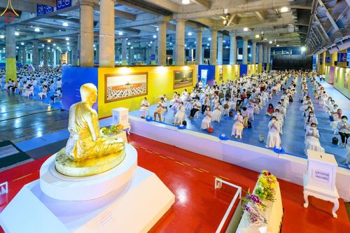 ภาพ No.68596:พิธีสวดมนต์ข้ามปี วันที่ 31 ธันวาคม พ.ศ. 2565 ณ มหารัตนวิหารคด วัดพระธรรมกาย จ.ปทุมธานี