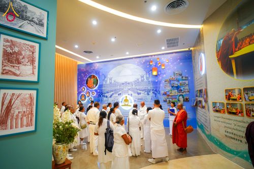 ภาพ No.342405:วันที่ 31 กรกฎาคม พ.ศ. 2569  ต้อนรับคณะแสวงบุญชาวศรีลังกา 31 ท่าน เยี่ยมชมวัดพระธรรมกาย