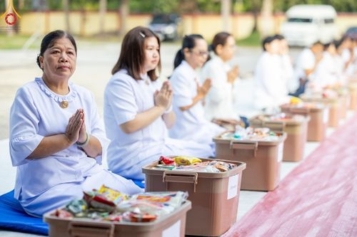 ภาพ No.137612:พิธีตักบาตร พิธีถวายสังฆทานแด่คณะสงฆ์ 323 วัด พิธีทำบุญอุทิศส่วนกุศลแด่ผู้วายชนม์ ในเหตุการณ์ความไม่สงบ 4 จังหวัดชายแดนภาคใต้ ปีที่ 20 ครั้งที่ 169 และพิธีมอบกองทุนหนุนแรงใจช่วยครูใต้ ปีที่ 17 ครั้งที่ 134 วันที่ 25 พฤษภาคม พ.ศ.2567 อ.ตากใบ จ.นราธิวาส