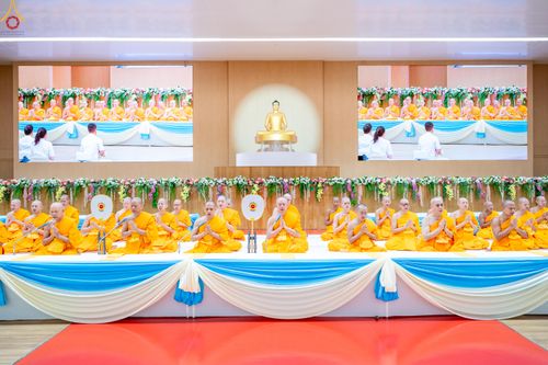 ภาพ No.329012:วันอาทิตย์ที่ 17 พฤษภาคม พ.ศ.2569 พิธีร่วมบุญการศึกษาพระภิกษุสามเณร (หนังสือบาลี นักธรรม ทางก้าวหน้า World-Pec) ณ ห้องแก้วสารพัดนึก 2 วัดพระธรรมกาย