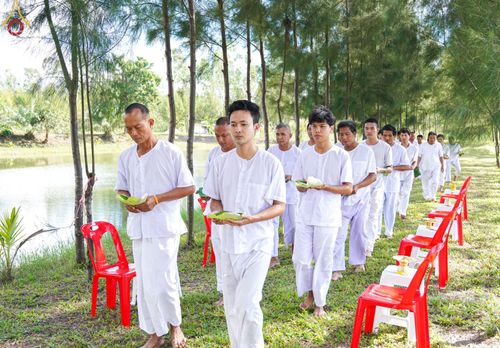 ภาพ No.65113:พิธีปลงผมนาคธรรมทายาท โครงการอุปสมบทบูชาธรรม มหาปูชนียาจารย์ประจำปี 2565 วันที่ 17 พฤศจิกายน พ.ศ. 2565 ณ ศูนย์ปฏิบัติธรรมลำปาง