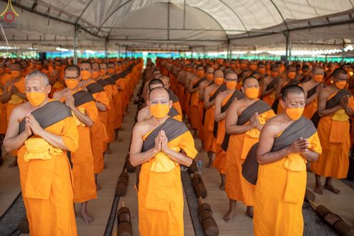 ภาพ No.72404:พิธีต้อนรับพระธรรมยาตรา ในโครงการธรรมยาตรากตัญญูบูชา มหาปูชนียาจารย์ พระมงคลเทพมุนี(สด จนฺทสโร) พระผู้ปราบมาร อนุสรณ์สถาน 7 แห่ง ปีที่ 11 วันที่ 18 มกราคม พ.ศ. 2566 ณ อนุสรณ์สถานลำดับที่ 4 สถานที่เกิดด้วยกายธรรม วัดโบสถ์ (บน) บางคูเวียง อ.บางกรวย จ.นนทบุ