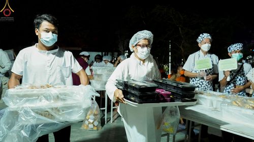 ภาพ No.72116:พิธีถวายภัตตาหารเป็นสังฆทาน แด่คณะพระธรรมยาตราฯ ในโครงการธรรมยาตรากตัญญูบูชา มหาปูชนียาจารย์ พระมงคลเทพมุนี(สด จนฺทสโร) พระผู้ปราบมาร อนุสรณ์สถาน 7 แห่ง ปีที่ 11 วันที่ 18 มกราคม พ.ศ. 2566