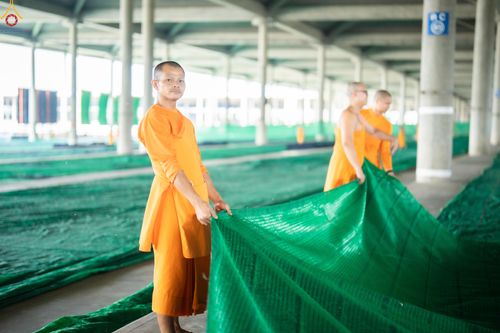 ภาพ No.322347:วันที่ 16 เมษายน พ.ศ.2569 การจัดเตรียมเบาะรองนอน เช็ดทำความสะอาด  เพื่องานถวายมหาสังฆทาน 40,000 กว่าวัดทั่วประเทศ วันคุ้มครองโลก 22 เมษายน พ.ศ.2569 วัดพระธรรมกาย