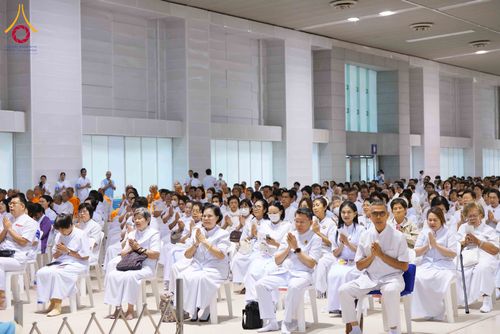 ภาพ No.337954:วันอาทิตย์ต้นเดือน 5 กรกฎาคม พ.ศ.2569 สัมมนาพิเศษ พิธีมอบพระของขวัญ ณ ห้องแก้วสารพัด1 วัดพระธรรมกาย