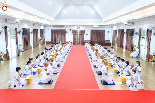 ภาพ No.65419:พิธีขอขมาผู้ปกครอง โดยนาคธรรมทายาท ในโครงการอุปสมบทบูชาธรรม มหาปูชนียาจารย์ประจำปี 2565 วันที่ 19 พฤศจิกายน พ.ศ. 2565 ณ ศูนย์ปฏิบัติธรรมลำปาง