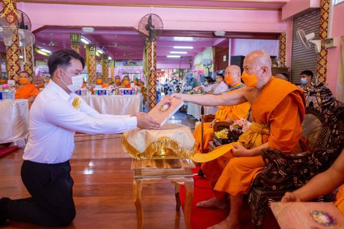 ภาพ No.73684:พิธีเจริญพระพุทธมนต์ ปฏิบัติธรรม มอบทุนการศึกษา ถวายสังฆทาน 106 วัด เพื่อถวายเป็นพุทธบูชา และขับเคลื่อนโครงการหมู่บ้านรักษาศีล 5  โดยคณะสงฆ์จังหวัดนนทบุรี คณะศิษยานุศิษย์วัดพระธรรมกาย โครงการธรรมยาตราฯ ปีที่ 11 ณ วัดตะเคียน อ.บางกรวย จ.นนทบุรี วันที่ 21 
