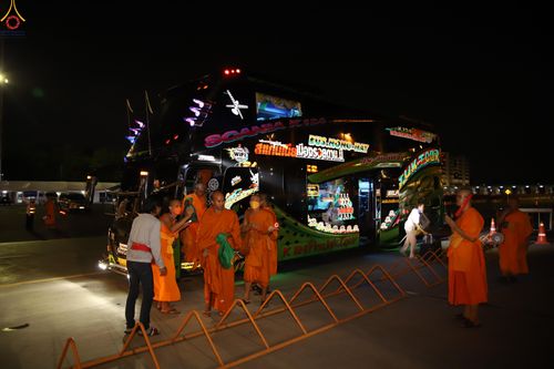 ภาพ No.323543:วันที่ 22 เมษายน พ.ศ.2569(วันคุ้มครองโลก) งานถวายมหาสังฆทาน 40,000 กว่าวัดทั่วประเทศ การเดินทางเข้าวัด , การต้อนรับปฏิสันถารพระสังฆาธิการ  ,  การจัดเตรียมภัตตาหาร , การลงทะเบียน