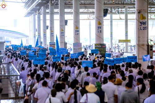 ภาพ No.324405:วันที่ 22 เมษายน พ.ศ.2569 (วันคุ้มครองโลก) งานถวายมหาสังฆทาน 40,000 กว่าวัดทั่วประเทศ บรรยากาศพระสังฆาธิการและสาธุชน  เดินทางเข้าลานธรรม วัดพระธรรมกาย