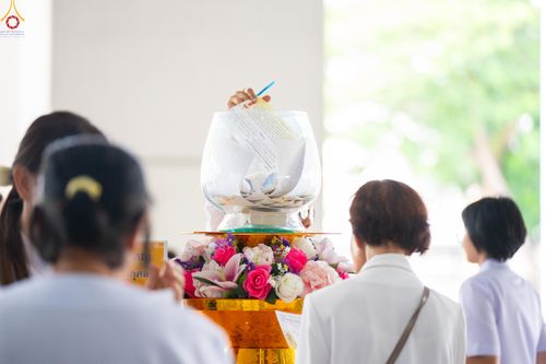 ภาพ No.337455:วันจันทร์ที่ 29 มิถุนายน พ.ศ.2569 (วันพระขึ้น 15 ค่ำ เดือน 8) พิธีบุพเปตพลี ครั้งที่ 184 ณ หอฉันคุณยายอาจารย์ฯ  พิธีสวดธัมมจักกัปปวัตนสูตร ครบ 8,495,000,000 จบ ณ มหาวิหารคด วัดพระธรรมกาย