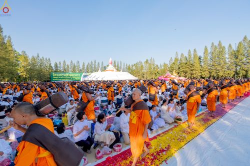 ภาพ No.290570:วันที่ 7 มกราคม พ.ศ. 2569 พิธีต้อนรับพระธรรมยาตรา ณ อนุสรณ์สถานลำดับที่ 2  สถานที่ตั้งมโนปณิธานบวชตลอดชีวิต อนุสรณ์สถานคลองบางนางแท่น (ภาพชุดที่ 2) อ.สามพราน จ.นครปฐม ในโครงการธรรมยาตรา กตัญญูบูชา มหาปูชนียาจารย์ พระมงคลเทพมุนี(สด จนฺทสโร) พระผู้ปราบมาร 