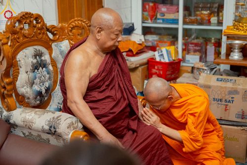 ภาพ No.220374:วันที่ 17 เมษายน พ.ศ. 2568 ผู้แทนวัดพระธรรมกาย ลงพื้นที่เยียวยา ซับน้ำตาเหยื่อแผ่นดินไหวมัณฑะเลย์