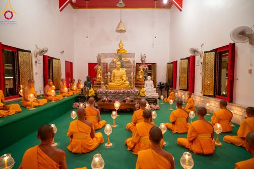 ภาพ No.112083:พิธีจุดประทีปถวายเป็นพุทธบูชา และบูชาธรรมมหาปูชนียาจารย์ พระมงคลเทพมุนี(สด จนฺทสโร) ในโครงการธรรมยาตรา กตัญญูบูชา มหาปูชนียาจารย์ พระมงคลเทพมุนี(สด จนฺทสโร) พระผู้ปราบมาร อนุสรณ์สถาน 7 แห่ง ปีที่ 12 วันที่ 14 มกราคม พ.ศ. 2567 ณ วัดสองพี่น้อง อ.สองพี่น้อง