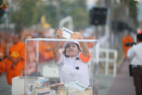 ภาพ No.185644:V.47 เบื้องหลังของเบื้องหน้า งานตักบาตรพระ 10,000 รูป ณ จ.กาญจนบุรี วันที่ 20-21 ธันวาคม พ.ศ. 2567