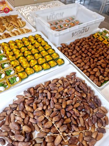 ภาพ No.203266:พิธีถวายภัตตาหารเป็นสังฆทาน แด่พระธรรมยาตรา ณ วัดพระธรรมกาย ตำบลคลองสาม อำเภอคลองหลวง จังหวัดปทุมธานี ในโครงการธรรมยาตรา กตัญญูบูชา มหาปูชนียาจารย์ พระมงคลเทพมุนี(สด จนฺทสโร) พระผู้ปราบมาร อนุสรณ์สถาน 7 แห่ง ปีที่ 13 วันที่ 29 มกราคม พ.ศ. 2568