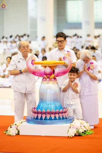 ภาพ No.277552:วันอาทิตย์ต้นเดือนที่ 7 ธันวาคม พ.ศ.2568 พิธีทอดผ้าป่าต้นสมบัติจักรพรรดิ ณ สภาธรรมกายสากล วัดพระธรรมกาย