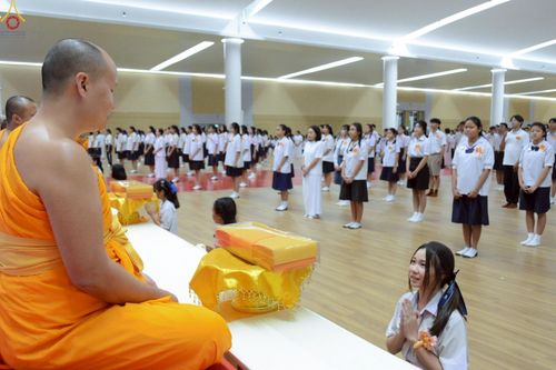 ภาพ No.245987:วันเสาร์ที่ 13 กันยายน พ.ศ. 2568 พิธีมอบผ้าไตรประธานกฐินสัมฤทธิ์เด็กดี V-Star ณ สภาธรรมกายสากล วัดพระธรรมกาย