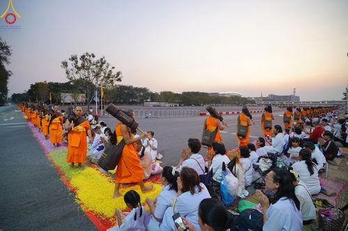 ภาพ No.202081:พิธีต้อนรับพระธรรมยาตรา ณ อนุสรณ์สถานลำดับที่ 7 สถานที่ขยายวิชชาธรรมกาย วัดพระธรรมกาย ต.คลองสาม อ.คลองหลวง จ.ปทุมธานี ในโครงการธรรมยาตรา กตัญญูบูชา มหาปูชนียาจารย์ พระมงคลเทพมุนี(สด จนฺทสโร) พระผู้ปราบมาร อนุสรณ์สถาน 7 แห่ง ปีที่ 13 วันที่ 26 มกราคม 2568