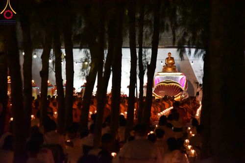 ภาพ No.107187:พิธีจุดประทีปถวายเป็นพุทธบูชา และบูชาธรรมมหาปูชนียาจารย์ ในโครงการธรรมยาตรากตัญญูบูชา มหาปูชนียาจารย์ พระมงคลเทพมุนี(สด จนฺทสโร) พระผู้ปราบมาร  อนุสรณ์สถาน 7 แห่ง ปีที่ 12  วันที่ 6 มกราคม พ.ศ. 2567 ณ อนุสรณ์สถานมหาวิหารพระมงคลเทพมุนี อ.สองพี่น้อง จ.สุพร