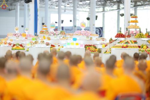 ภาพ No.86909:พิธีตักบาตร , พิธีบูชาข้าวพระ , พิธีจุดเทียนใจ ไฟนิรันดร์ อนันตชัย ในวันอาทิตย์ต้นเดือน 3 กันยายน พ.ศ. 2566 ณ วัดพระธรรมกาย