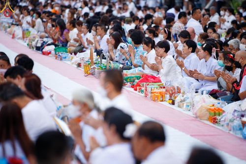 ภาพ No.126113:พิธีทำบุญเมืองนครราชสีมา ฉลอง 556 ปี ตักบาตรพระ 10,000 รูป ในวันเสาร์ที่ 2 มีนาคม พ.ศ.2567 ณ อนุสาวรีย์ท้าวสุรนารี จ.นครราชสีมา จัดโดย คณะสงฆ์จังหวัดนครราชสีมา ร่วมกับสำนักงานจังหวัดนครราชสีมา