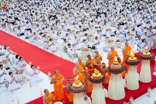 ภาพ No.192714:พิธีจุดประทีปถวายเป็นพุทธบูชา และบูชาธรรมมหาปูชนียาจารย์ ณ อนุสรณ์สถานคลองบางนางแท่น อ.สามพราน จ.นครปฐม ในโครงการธรรมยาตรา กตัญญูบูชา มหาปูชนียาจารย์ พระมงคลเทพมุนี(สด จนฺทสโร) พระผู้ปราบมาร อนุสรณ์สถาน 7 แห่ง ปีที่ 13 วันที่ 10 มกราคม พ.ศ. 2568