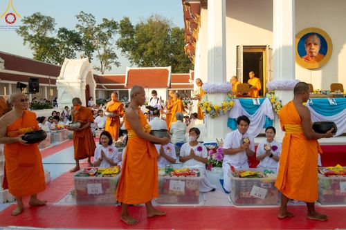 ภาพ No.116110:พิธีตักบาตรพระธรรมยาตรา ณ อนุสรณ์สถานลำดับที่ 4 สถานที่เกิดด้วยกายธรรม วัดโบสถ์(บน) จ.นนทบุรี วันที่ 21 มกราคม พ.ศ. 2567