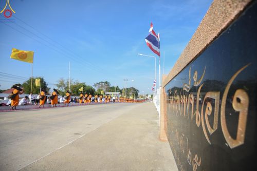 ภาพ No.193328:พิธีต้อนรับพระธรรมยาตรา ณ อนุสรณ์สถาน สถานที่เกิดในเพศสมณะ วัดสองพี่น้อง อำเภอสองพี่น้อง จังหวัดสุพรรณบุรี ในโครงการธรรมยาตรา กตัญญูบูชา มหาปูชนียาจารย์ พระมงคลเทพมุนี(สด จนฺทสโร) พระผู้ปราบมาร อนุสรณ์สถาน 7 แห่ง ปีที่ 13 วันที่ 11 มกราคม พ.ศ. 2568