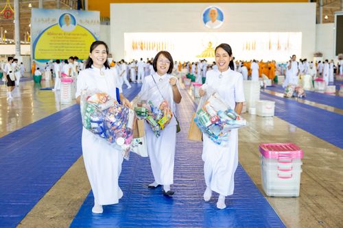 ภาพ No.243548:วันที่ 7 กันยายน พ.ศ. 2568 พิธีตักบาตร ข้าวสารอาหารแห้ง ในวันครูผู้ค้นพบวิชชาธรรมกาย ณ บ้านแก้วเรือนทองคุณยายฯ สภาธรรมกายสากล วัดพระธรรมกาย