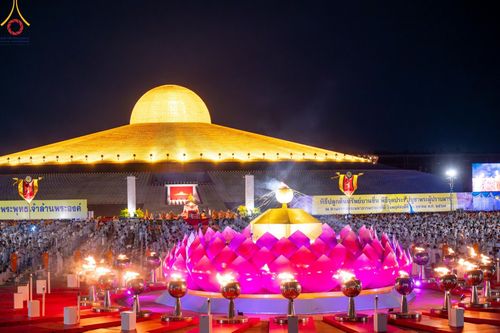 ภาพ No.160652:พิธีจุดประทีป 20,000 ดวง บูชาพระมหาธรรมกายเจดีย์ และบูชาพระมงคลเทพมุนี (สด จนฺทสโร) พระผู้ปราบมาร ณ ลานธรรม พระมหาธรรมกายเจดีย์ วัดพระธรรมกาย จ.ปทุมธานี วันที่ 10 ตุลาคม พ.ศ. 2567