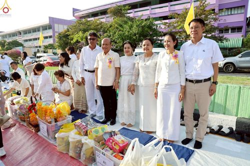 ภาพ No.235222:วันอาทิตย์ที่ 27 กรกฎาคม พ.ศ. 2568 พิธีตักบาตรพระ1,000 รูป ทำบุญเมืองพัทลุง ประธานสงฆ์ พระปริยัติวชิโรดม  เจ้าคณะจังหวัดพัทลุง ประธานฆราวาส นายรัฐศาสตร์ ชิดชู  ผู้ว่าราชการจังหวัดพัทลุง