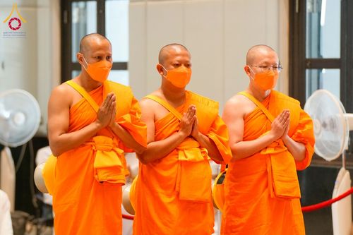 ภาพ No.62182:พิธีอุปสมบทในโครงการอุปสมบทหมู่ บูชาธรรมหลวงพ่อธัมมชโย พ.ศ.2567 ณ อุโบสถ วัดพระธรรมกาย จ.ปทุมธานี วันที่ 13-15 เมษายน พ.ศ. 2567