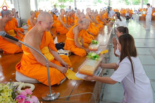 ภาพ No.157738:พิธีถวายภัตตาหารเมนูสวรรค์ ในพรรษาแห่งการเข้าถึงธรรม วันเสาร์ที่ 28 กันยายน พ.ศ. 2567 ณ หอฉันคุณยายอาจารย์ฯ วัดพระธรรมกาย