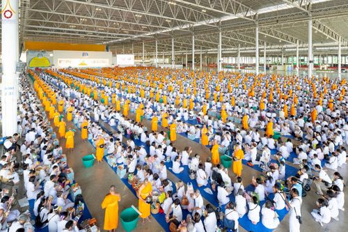 ภาพ No.240468:วันพุธที่ 27 สิงหาคม พ.ศ. 2568 พิธีตักบาตร ในวันธรรมชัย ณ วัดพระธรรมกาย จ.ปทุมธานี