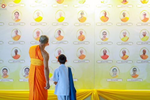 ภาพ No.236004:วันที่ 3 สิงหาคม พ.ศ. 2568 ภาพบรรยากาศ การต้อนรับปฎิสันถาร ของคณะสงฆ์ ในวันสมาธิโลก พิธีถวายมหาสังฆทาน 2,000 กว่าวัด ณ วัดพระธรรมกาย